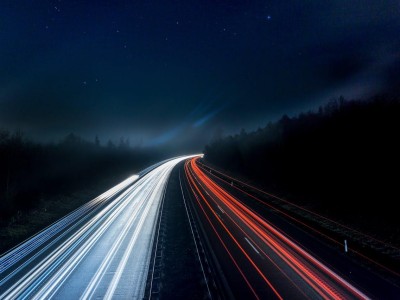 富余通 赛力斯何利扬透露：问界四大系列汽车交付量超80万，M9稳居高端销量榜首