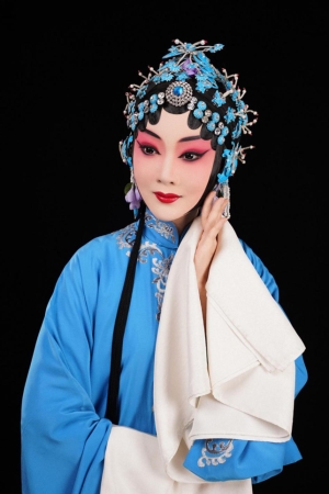 一直牛配资 乱世悲歌诉风骨10月17日正乙祠戏楼程派名剧《荒山泪》精彩开锣